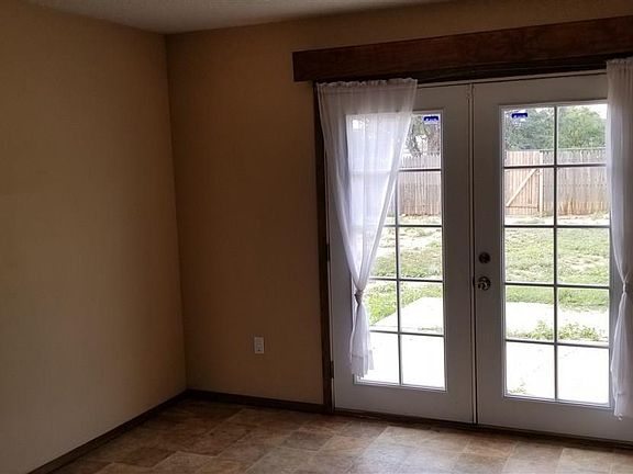 5th image of 1830 Debra St