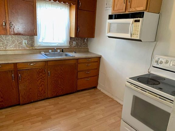 4th image of 2218 W 2nd St