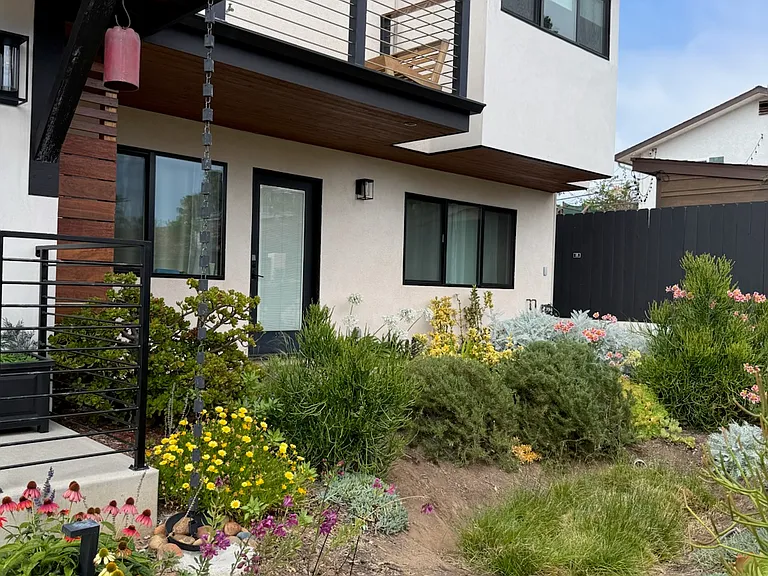 338 Sylvia St — Photo 3