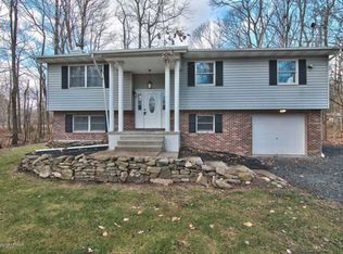 1133 Pont Rd, Tobyhanna, PA 18466