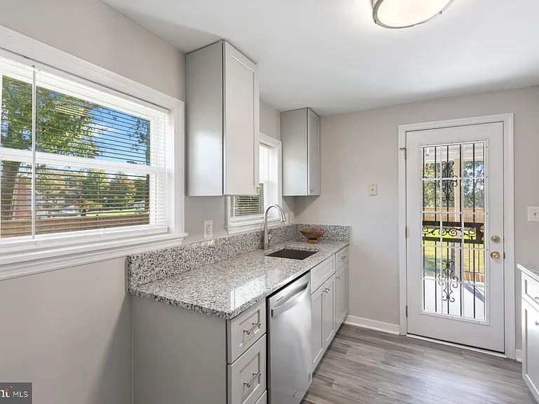 6903 Friendship Rd — Photo 16