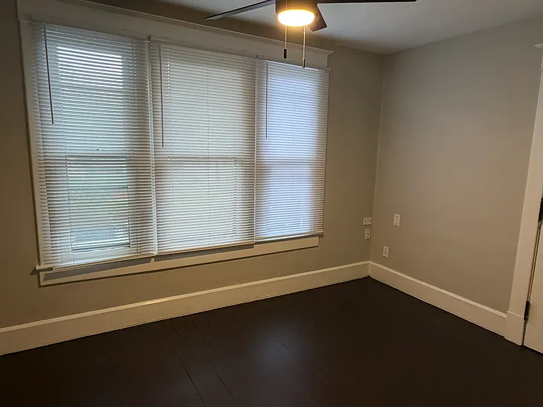 Bed 1 (2 big closets)