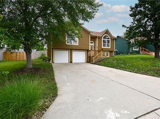828 SW Harvest Dr, Grain Valley, MO 64029