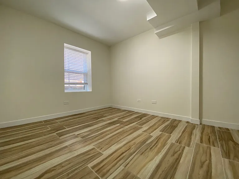 2236 S Wood St #G — Photo 3