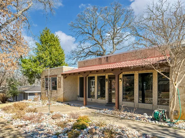 816 Chaparral Ct, Bedford, TX 76022