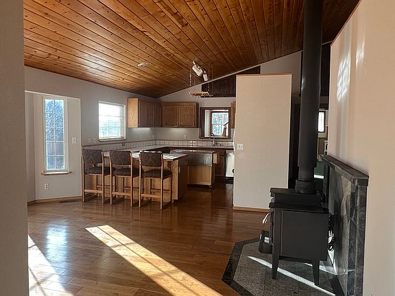 Dining Area viewing breakfast bar and kitchen