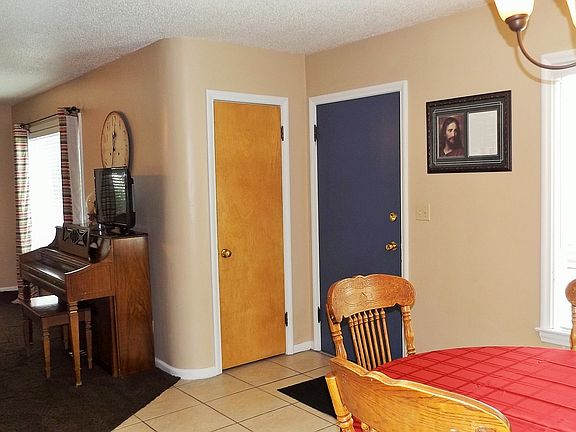5th image of 360 W 15th St