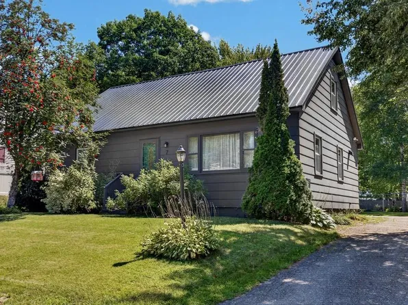 7 New York Street, Millinocket, ME 04462