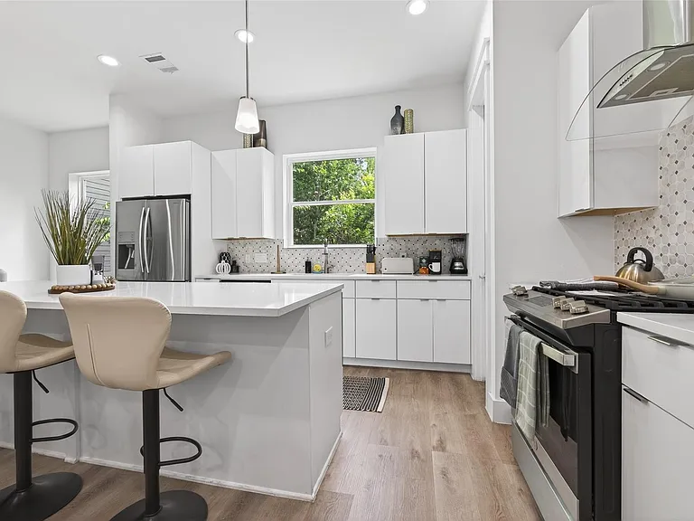 523 Schweikhardt St — Photo 8