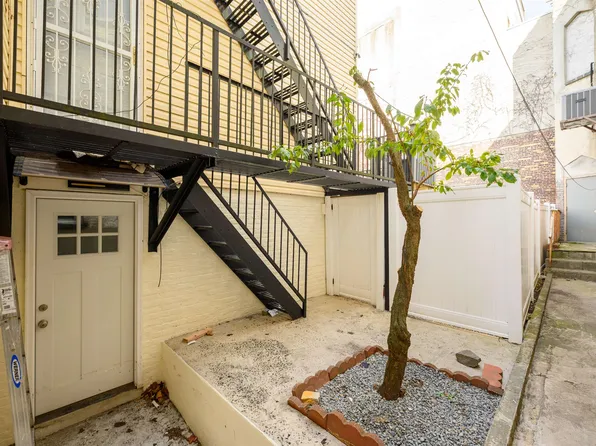 70 Bowers Street image 24 of 35