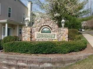 1014 Robin Ct #701, Green Brook, NJ 08812
