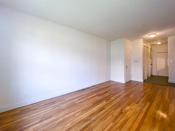 3rd image of 306 W 47th St APT 3B