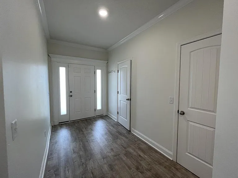 679 Fairview Cir — Photo 2