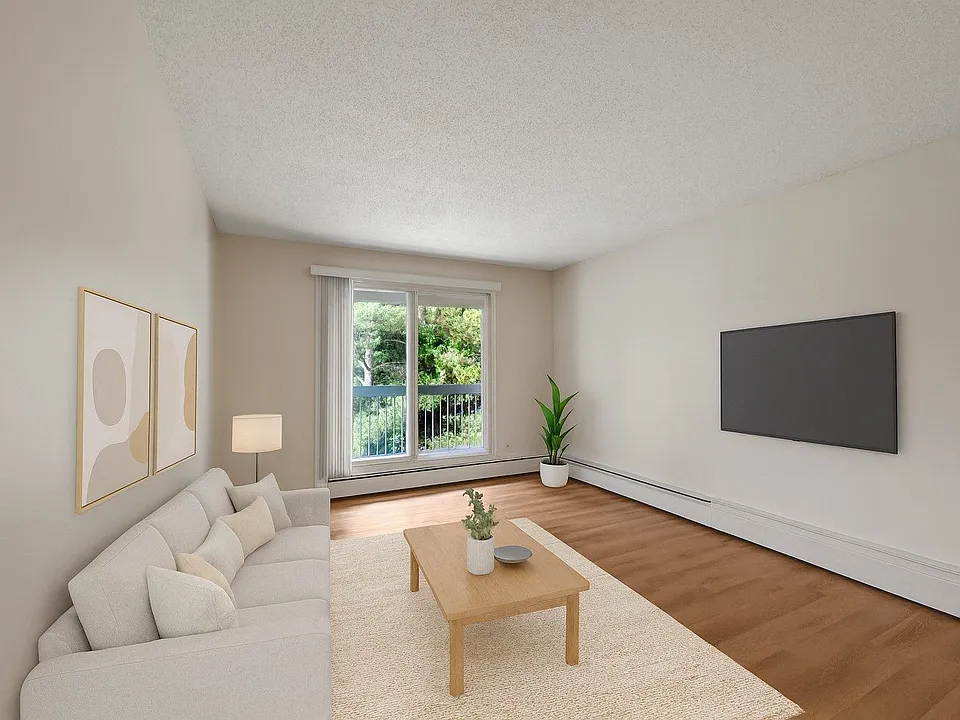 96 Grosvenor Blvd