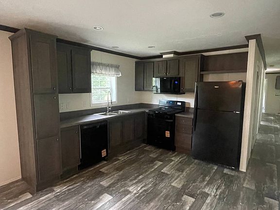 2nd image of 131 Rymrock Rd #39