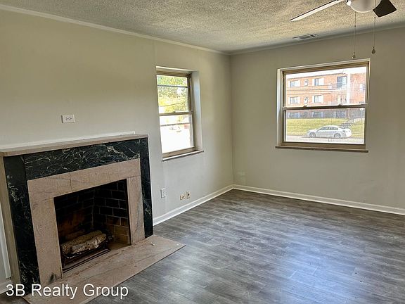 5th image of 481 Pedretti Ave
