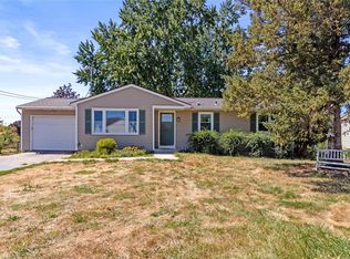 1168 Hook Rd, Farmington, NY 14425