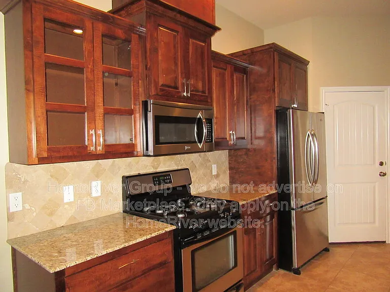 1012 W Fargo Ln — Photo 8