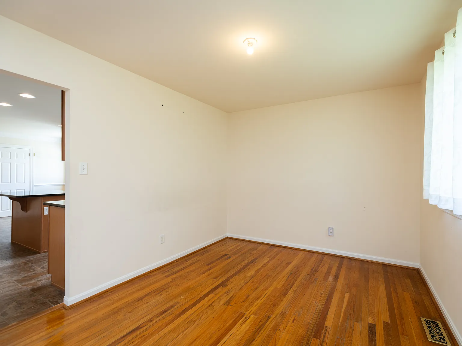 3 bed, 1750 sqft, $3,000 — Photo 4