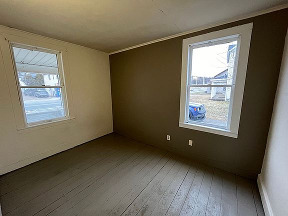 5th image of 901 Townline Rd