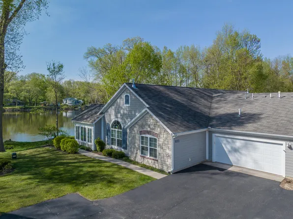 3088 Riverview Ln, Benton Harbor, MI 49022