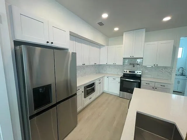 4 bed, 4.5 bath, 3006 sqft, $5,900 — Photo 3