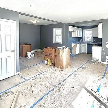 3rd image of 472 Hawes St