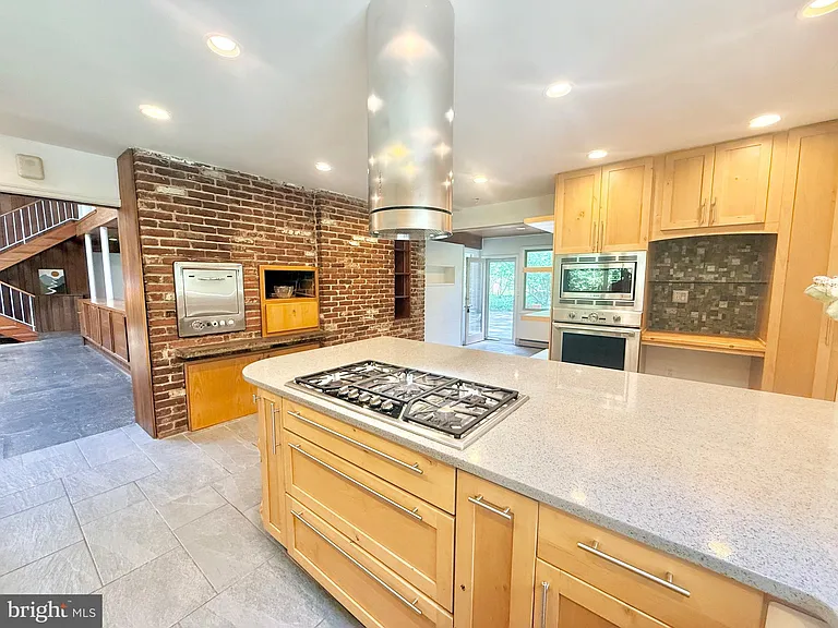 6819 Selkirk Dr — Photo 51