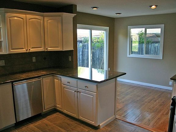 Dining bar and breakfast nook