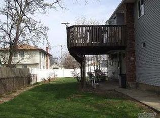 41 Cheslan Ct, Oceanside, NY 11572