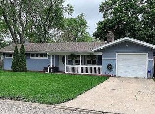 4 James Pl, Bloomington, IL 61701