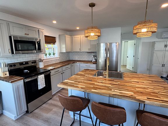 2nd image of 10 Halls Ln
