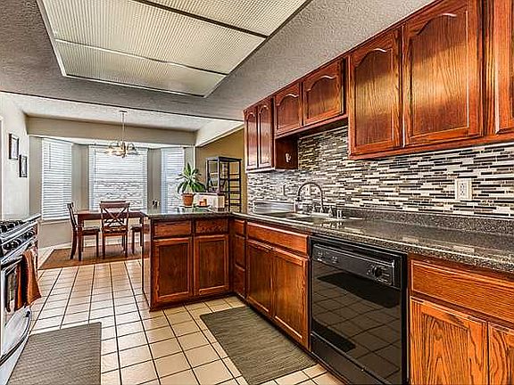 4th image of 3120 Beachcomber Dr
