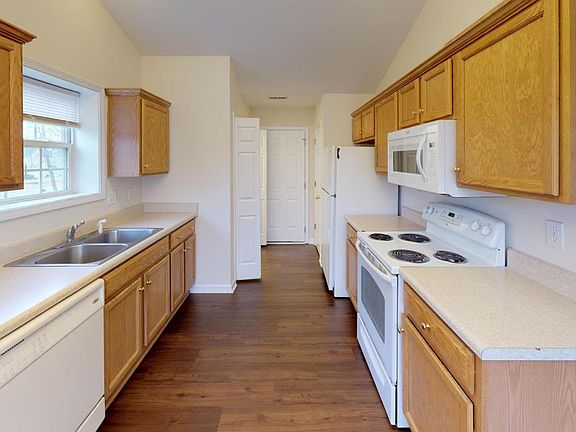 2nd image of 139 Pendock Ln #139