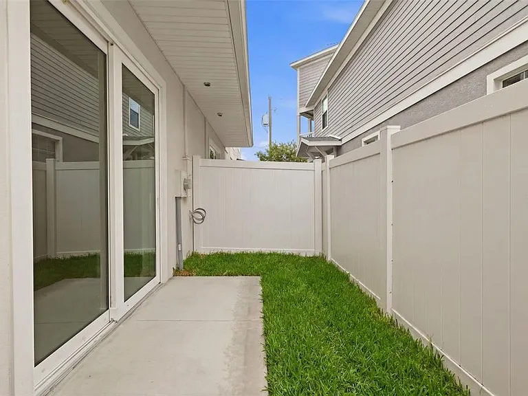 4208 W Carmen St #C — Photo 32