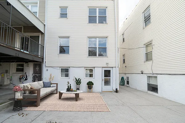 Rented by Sterling Realty Solution Inc | media 19