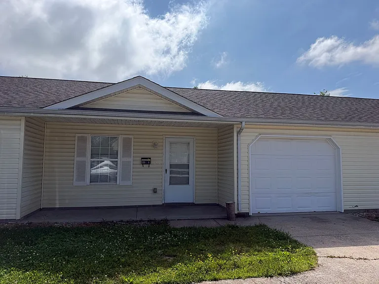 801 N Garfield St — Photo 1
