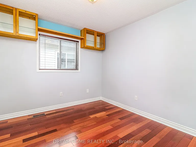 2832 Galleon Cres — Photo 15