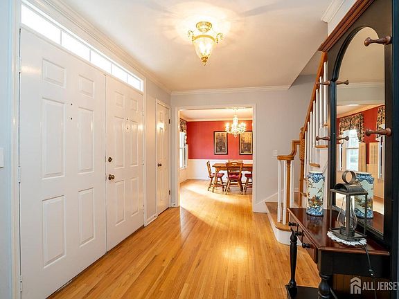 4th image of 25 Westminster Dr