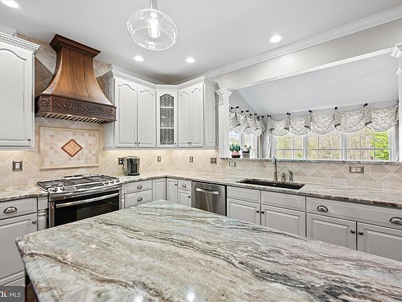 2nd image of 19622 Saratoga Springs Pl