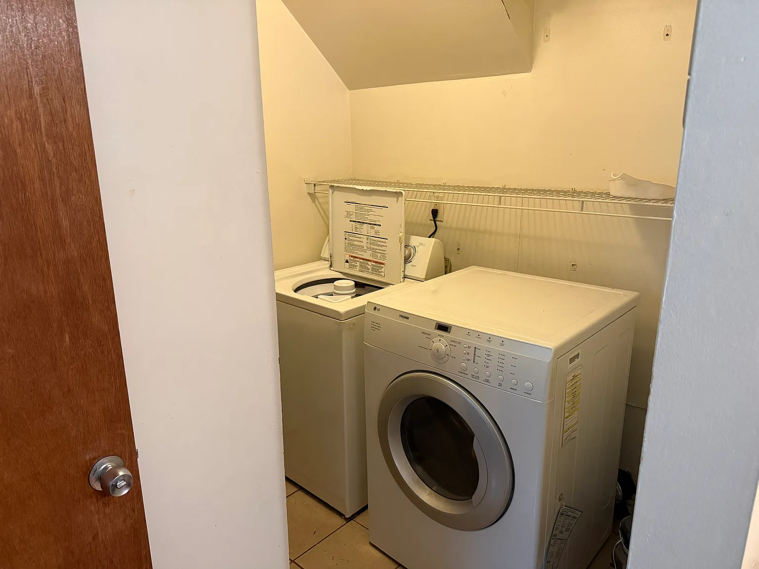 2 bed, 1.5 bath, 1200 sqft, $1,300 — Photo 2