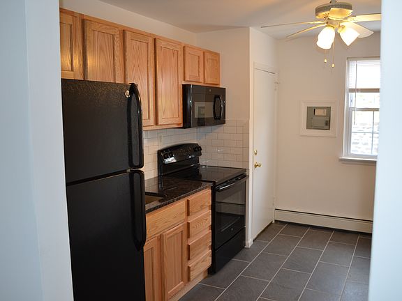 5th image of 1220 Roosevelt Dr #A