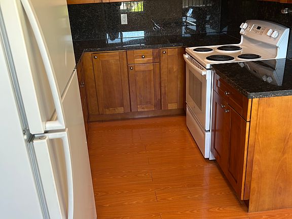 4th image of 1629 Ottawa Ct #13