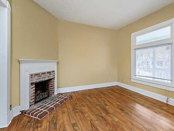 5th image of 1435 E Vermont St