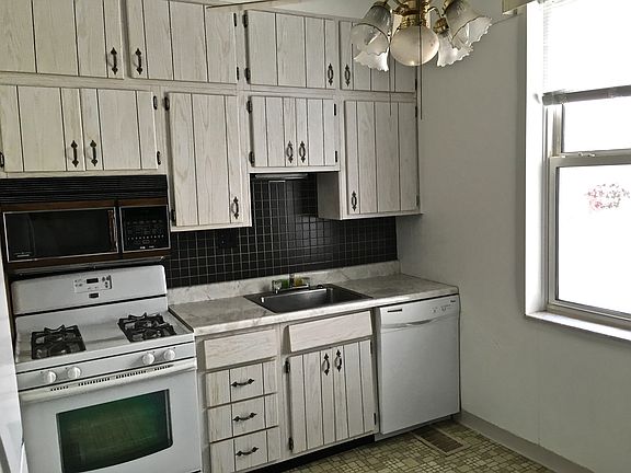 4th image of 5327 Daggett Ave