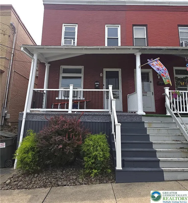 2 bed, 1298 sqft, $1,595 — Photo 1