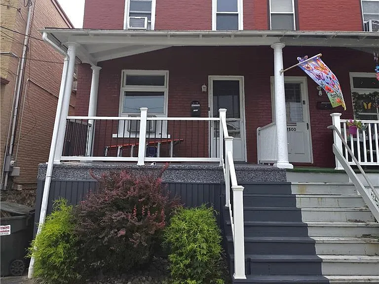 1502 E 7th St — Photo 1