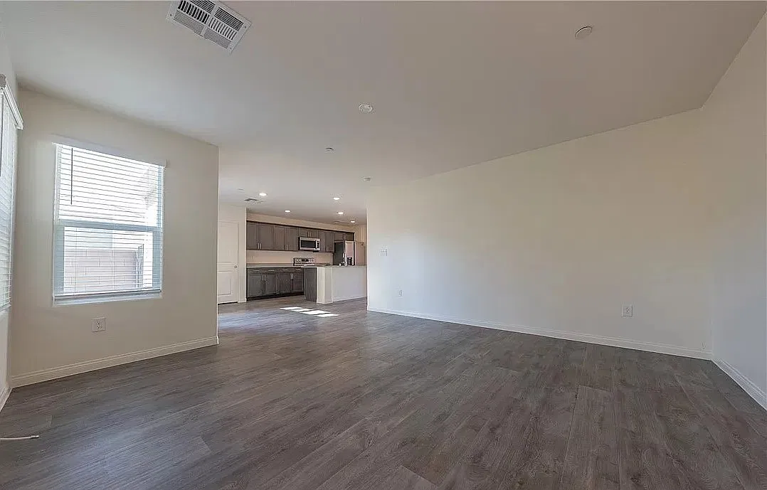 Crescent Gold St, North Las Vegas — Photo 3
