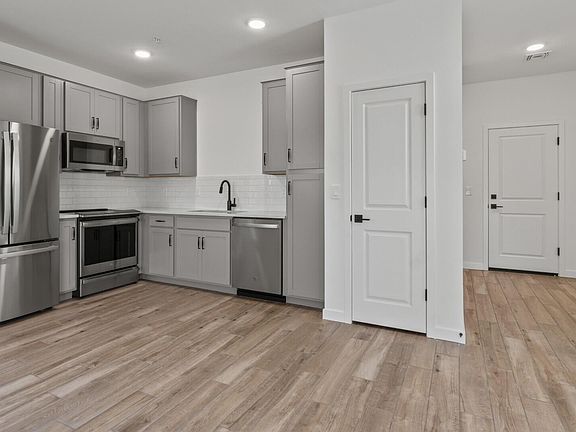 4th image of 7427 S 75th Lane