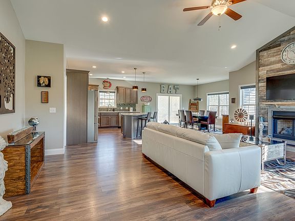 4th image of 536 Aubrey Ln
